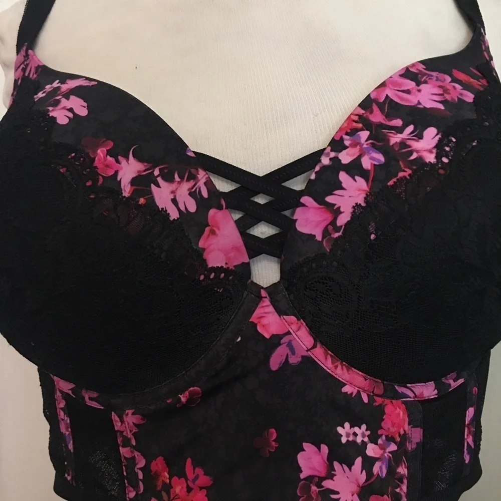 Torrid Curves Black and Pink Floral Bra with Textured Design NWOT